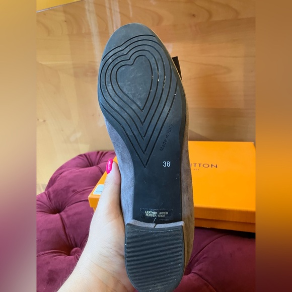 New Ferca 81 Gray Suede Flats with Bow Detail - Picture 4 of 5